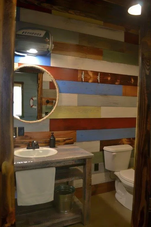 Coastal themed bathroom