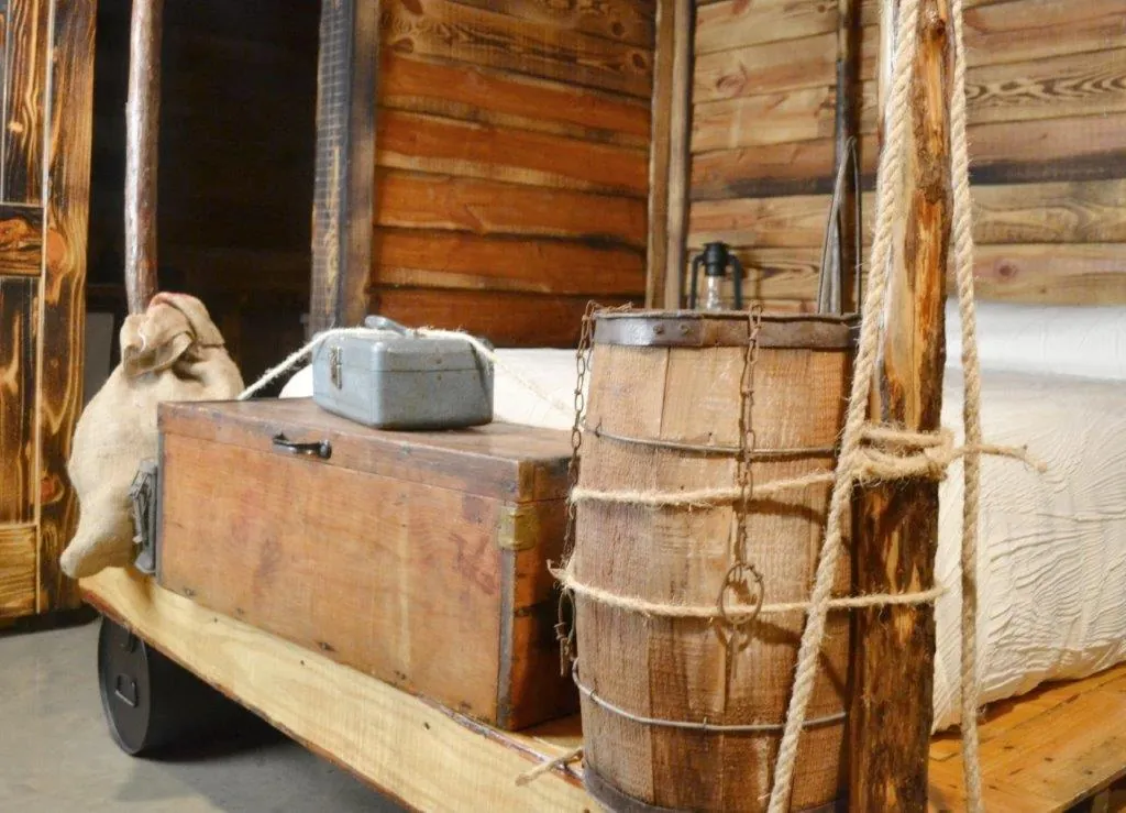 Raft bed rope and barrel details