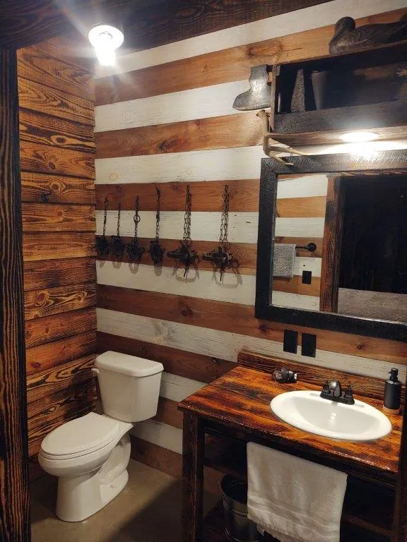 Trapper Cabin en-suite bathroom